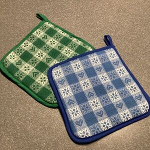 Potholders - 2 thick Scandinavian style potholders. Blue & green